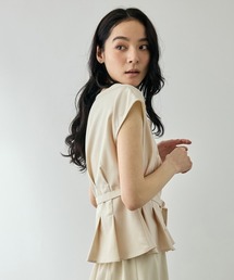 QUEENS COURT（クイーンズコート）の「麻調ライトツイルスクエアネックブラウス（シャツ/ブラウス）」