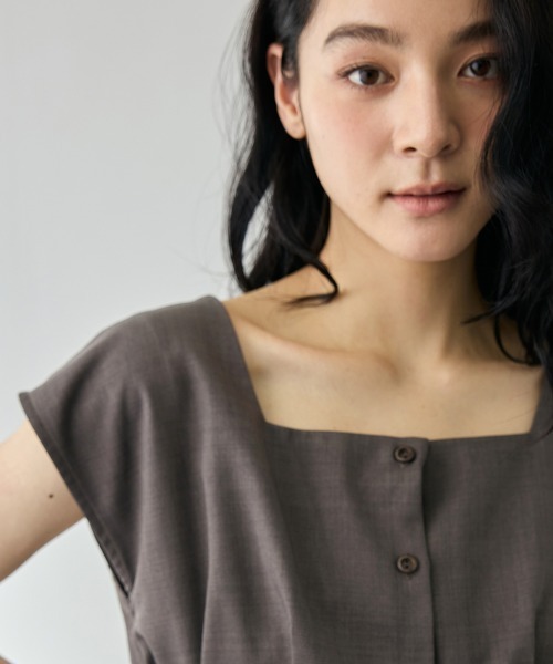 QUEENS COURT(クイーンズコート)の「麻調ライトツイルスクエアネックブラウス(シャツ/ブラウス・レディース・ライトグレー/ブラウン/アイボリー・M)」の21枚目の写真
