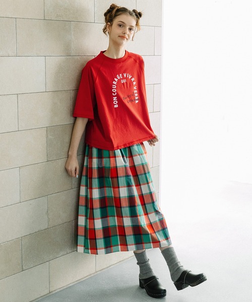 POU DOU DOU(プードゥドゥ)の「アーチロゴプリントラグランプルオーバー(Tシャツ/カットソー・レディース・オートミール/ネイビー/レッド・3)」の5枚目の写真