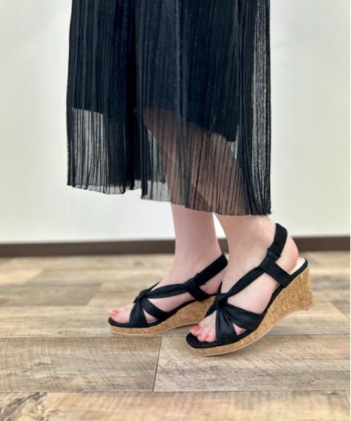 Parade(パレード)の「【厚底】コルクウェッジソール リボンノットサンダル 5033-WK(サンダル・レディース・ゴールド/ブラック/ホワイト・M/S/LL/L)」の2枚目の写真