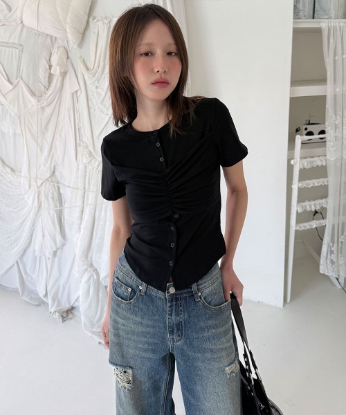 4INT.(フォイント)の「【重ね着風】シャーリング レイヤード ボタン クロップド 半袖 Tシャツ(Tシャツ/カットソー・レディース・ブラック/ホワイト/グレー・FREE)」の19枚目の写真
