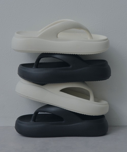 bohmal(ボマール)の「厚底軽量EVAトングサンダル(サンダル・レディース・ホワイト/ブラック・LARGE/MEDIUM)」の1枚目の写真