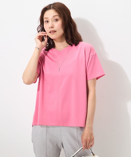 GALLORIA(ギャローリア)の「【接触冷感】ネックレス付Vネックプルオーバー(Tシャツ/カットソー・レディース・ホワイト/ブラック/ピンク・L/LL/M/S)」の3枚目の写真