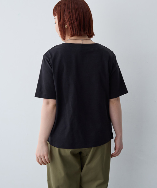 anyfee（エニフィー）の「【anyfee/大きいサイズ】着てサラ汗じみ防止ボートネックTシャツ《接触冷感・吸水速乾》（2026SS）（Tシャツ/カットソー・レディース・チャコール/ブルー/グリーン/ブラック/ピンク/オフホワイト・LL/3L/4L/5L）」の17枚目の写真