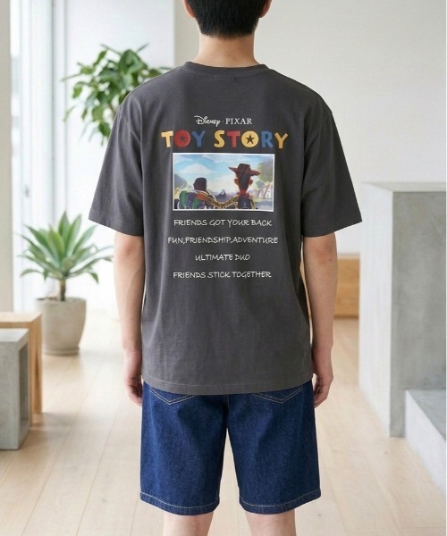 Disney(ディズニー)の「【DISNEY/ディズニー】TOY STORY フロント&バックプリント&キャラクタープリント 半袖Tシャツ (DRY) ユニセックス(Tシャツ/カットソー・メンズ・ダークグリーン/グレイッシュベージュ/スミクロ/オフホワイト・LARGE/MEDIUM)」の20枚目の写真