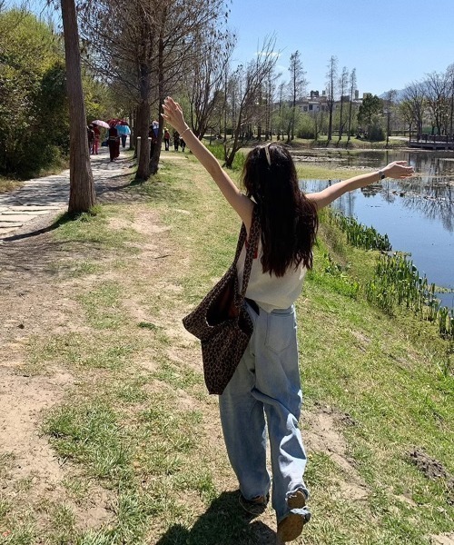 DEVICE(デバイス)の「ワイド ストレート ルーズ デニム パンツ(デニムパンツ・レディース・ブルー・FREE)」の12枚目の写真