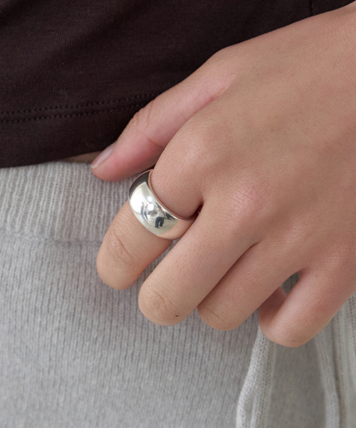 BYWEEKEND（バイウィーケンド）の「Donut ring（リング・レディース・シルバー・11号/13号/15号）」の2枚目の写真