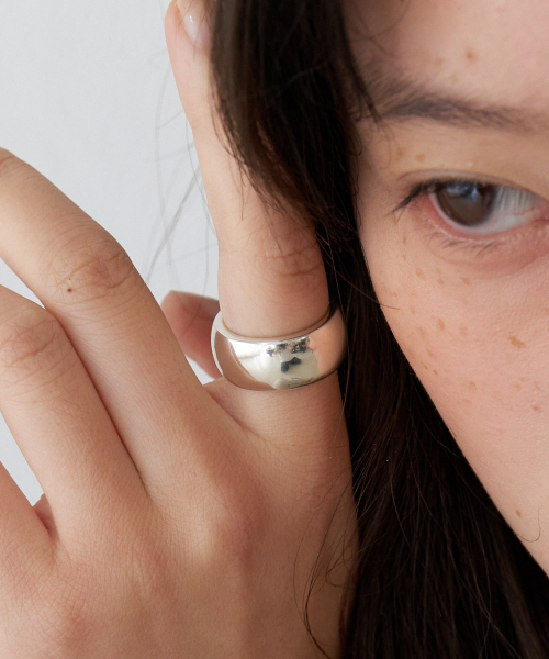 BYWEEKEND（バイウィーケンド）の「Donut ring（リング・レディース・シルバー・11号/13号/15号）」の3枚目の写真