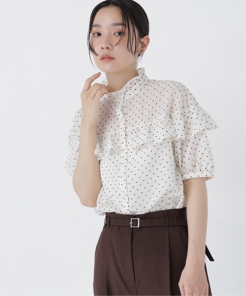 NATURAL BEAUTY BASIC(ナチュラルビューティーベーシック)の「フロッキードットフリルブラウス(シャツ/ブラウス・レディース・ホワイト系その他/ベージュ系その他/ブラック系その他2・フリ-)」の4枚目の写真