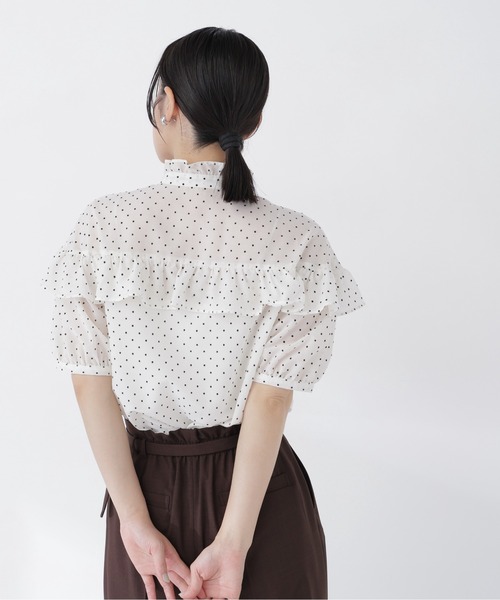 NATURAL BEAUTY BASIC(ナチュラルビューティーベーシック)の「フロッキードットフリルブラウス(シャツ/ブラウス・レディース・ホワイト系その他/ベージュ系その他/ブラック系その他2・フリ-)」の7枚目の写真