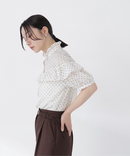 NATURAL BEAUTY BASIC(ナチュラルビューティーベーシック)の「フロッキードットフリルブラウス(シャツ/ブラウス・レディース・ホワイト系その他/ベージュ系その他/ブラック系その他2・フリ-)」の9枚目の写真