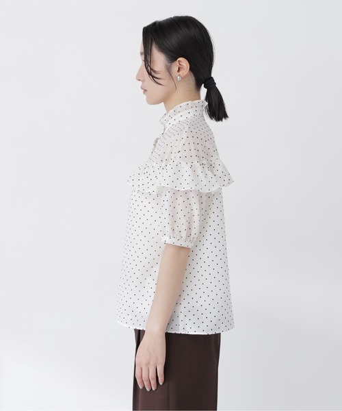 NATURAL BEAUTY BASIC(ナチュラルビューティーベーシック)の「フロッキードットフリルブラウス(シャツ/ブラウス・レディース・ホワイト系その他/ベージュ系その他/ブラック系その他2・フリ-)」の11枚目の写真