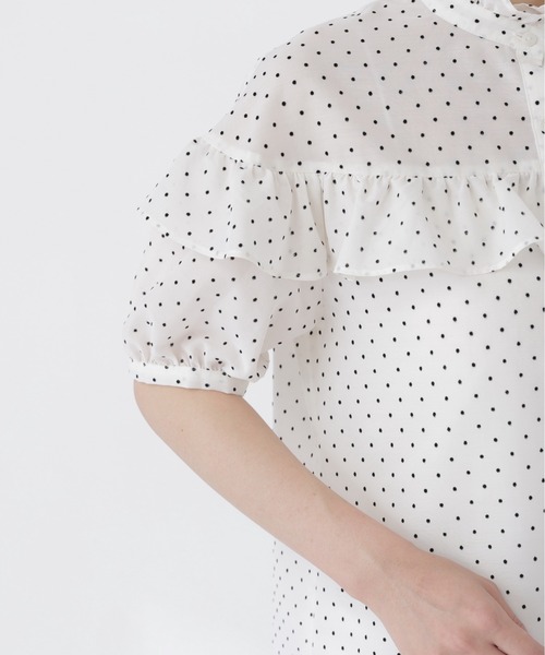 NATURAL BEAUTY BASIC(ナチュラルビューティーベーシック)の「フロッキードットフリルブラウス(シャツ/ブラウス・レディース・ホワイト系その他/ベージュ系その他/ブラック系その他2・フリ-)」の14枚目の写真