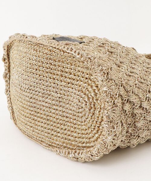 MAISON mou(メゾンムー)の「【Swaraj/スワラージ】手編みのメタリックマクラメ・ハンドBAG(ハンドバッグ・レディース・ピンクゴールド/ブラック系・FREE)」の4枚目の写真