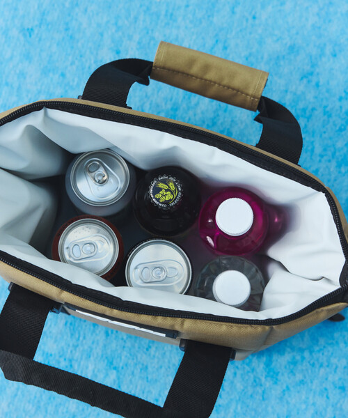 FREAK'S STORE（フリークスストア）の「AO Coolers/エーオークーラーズ フリークスストア限定 6パック キャンバスソフトクーラー（アウトドアグッズ・メンズ・ベージュ/ブラック・ONE SIZE）」の5枚目の写真