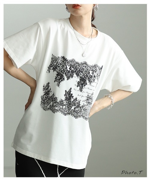 Sawa a la mode(サワアラモード)の「レース柄フロッキープリントTシャツ(Tシャツ/カットソー・レディース・ブラック/オフホワイト・FREE)」の3枚目の写真