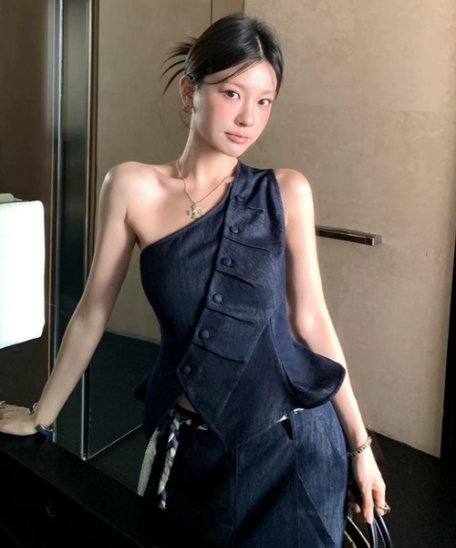FAVORITO(ファヴォリート)の「オフショルダートップスパンツセットアップ(セットアップ・レディース・ダークブルー・M/L/S)」の2枚目の写真