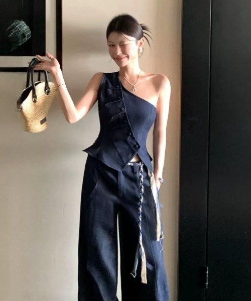 FAVORITO(ファヴォリート)の「オフショルダートップスパンツセットアップ(セットアップ・レディース・ダークブルー・M/L/S)」の4枚目の写真