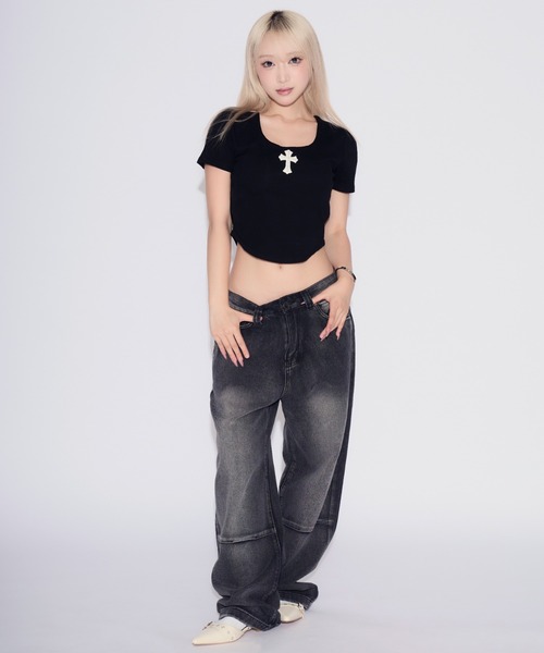 tinkerend（ティンカーエンド）の「【カップ付き】Cross U-neck Tight-fit T-shirt / クロスUネックタイトフィットTシャツ（Tシャツ/カットソー・レディース・ブラック/ホワイト・FREE）」の15枚目の写真