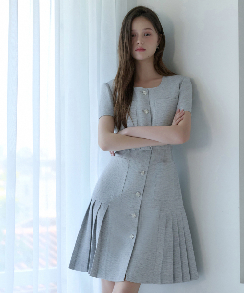JULIY&CALLA(ジュリー&カラー)の「26HS ラブバイユー エラプリーツ サマーツイード ワンピース ボカシブラック 招待客ルック セレモニールック(ワンピース・レディース・その他・SMALL/MEDIUM)」の6枚目の写真