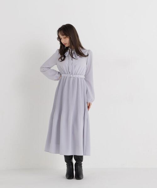 NATURAL BEAUTY BASIC(ナチュラルビューティーベーシック)の「リボンタイプリーツワンピース(ワンピース・レディース・ネイビー/グレー・MEDIUM/SMALL)」の3枚目の写真