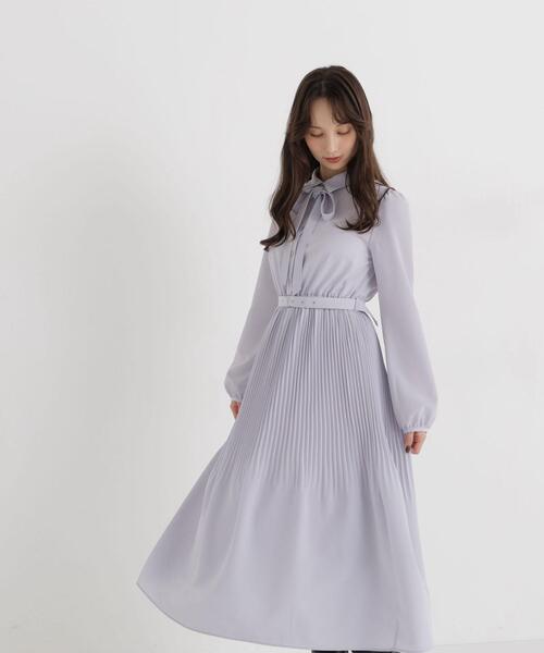 NATURAL BEAUTY BASIC(ナチュラルビューティーベーシック)の「リボンタイプリーツワンピース(ワンピース・レディース・ネイビー/グレー・MEDIUM/SMALL)」の4枚目の写真