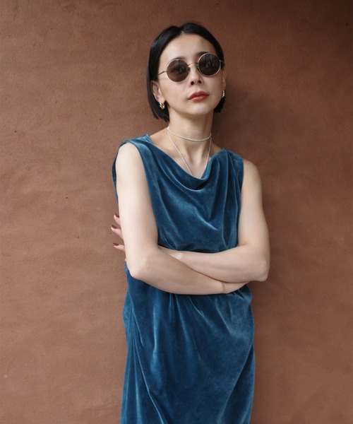 Ameri(アメリ)の「DRAPE CURVE VELOUR DRESS(ドレス・レディース・ブラック/ブルー/ボルドー・SMALL/MEDIUM)」の5枚目の写真