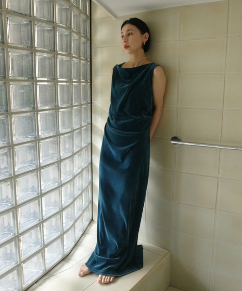 Ameri(アメリ)の「DRAPE CURVE VELOUR DRESS(ドレス・レディース・ブラック/ブルー/ボルドー・SMALL/MEDIUM)」の6枚目の写真