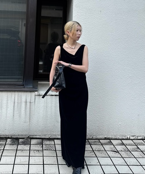 Ameri(アメリ)の「DRAPE CURVE VELOUR DRESS(ドレス・レディース・ブラック/ブルー/ボルドー・SMALL/MEDIUM)」の11枚目の写真
