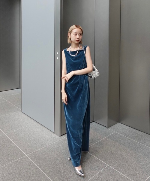 Ameri(アメリ)の「DRAPE CURVE VELOUR DRESS(ドレス・レディース・ブラック/ブルー/ボルドー・SMALL/MEDIUM)」の17枚目の写真