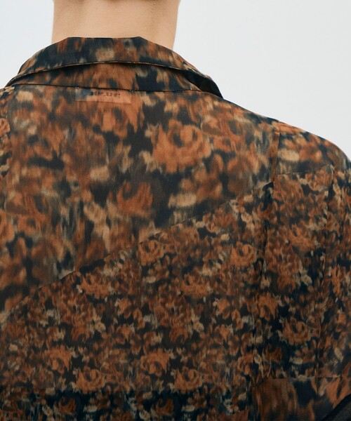 DES PRES(デ・プレ)の「【WEB先行予約】 フローラルカモフラージュプリント アノラックブラウス(シャツ/ブラウス・レディース・ダークオレンジ・FREE)」の7枚目の写真