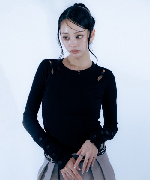 Haze Reverie(ヘイズレヴァリー)の「スリットボタンモードトップス(Tシャツ/カットソー・レディース・ブラック/ホワイト/グレー・FREE)」の3枚目の写真