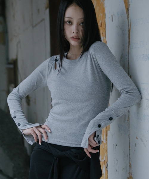Haze Reverie(ヘイズレヴァリー)の「スリットボタンモードトップス(Tシャツ/カットソー・レディース・ブラック/ホワイト/グレー・FREE)」の11枚目の写真