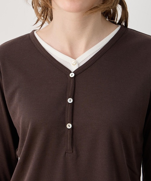 LE SOUK HOLIDAY（ルスークホリデー）の「ヘンリーネックレイヤード風カットプルオーバー（Tシャツ/カットソー・レディース・ダークブラウン/ブラック・M/L）」の19枚目の写真