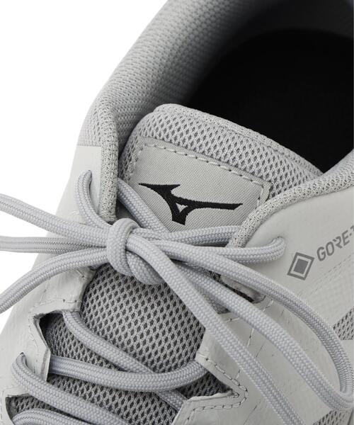 MARGARET HOWELL(マーガレットハウエル)の「WOMEN V2 GORE-TEX HIKING SHOES(スニーカー・レディース・グレー系その他・23.5/24.0/25.0/24.5/23.0)」の2枚目の写真