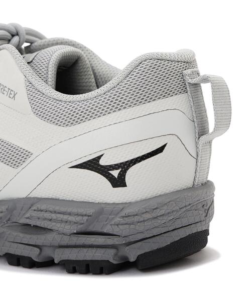 MARGARET HOWELL(マーガレットハウエル)の「WOMEN V2 GORE-TEX HIKING SHOES(スニーカー・レディース・グレー系その他・23.5/24.0/25.0/24.5/23.0)」の4枚目の写真