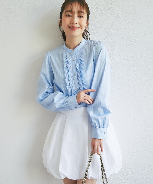 La boutique BonBon（ラブティックボンボン）の「【お上品ストライプ】ストライプフロントフリルブラウス（シャツ/ブラウス・レディース・サックスブルー/ライトベージュ/バイオレット・FREE）」の3枚目の写真