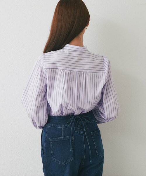 La boutique BonBon（ラブティックボンボン）の「【お上品ストライプ】ストライプフロントフリルブラウス（シャツ/ブラウス・レディース・サックスブルー/ライトベージュ/バイオレット・FREE）」の5枚目の写真