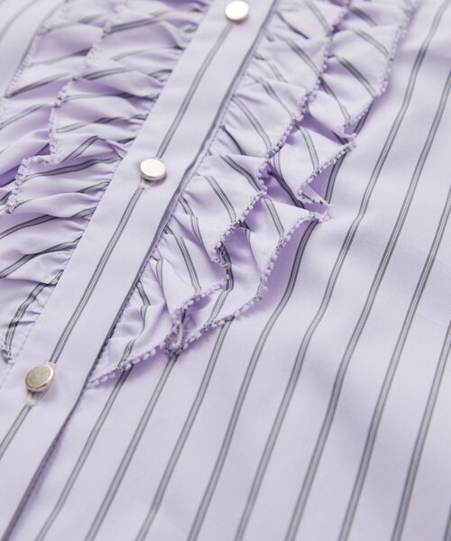 La boutique BonBon（ラブティックボンボン）の「【お上品ストライプ】ストライプフロントフリルブラウス（シャツ/ブラウス・レディース・サックスブルー/ライトベージュ/バイオレット・FREE）」の9枚目の写真
