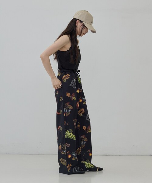 GALLEST(ギャレスト)の「ボタニカルプリントイージーパンツ(その他パンツ・レディース・ブラック系/アイボリー系・38)」の4枚目の写真