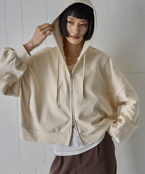 for/c(フォーシー)の「オーバーサイズフーディー【サスティナブル】(パーカー・レディース・アイボリー/ブラック・M/L)」の3枚目の写真