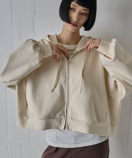 for/c(フォーシー)の「オーバーサイズフーディー【サスティナブル】(パーカー・レディース・アイボリー/ブラック・M/L)」の5枚目の写真
