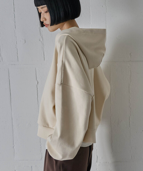 for/c(フォーシー)の「オーバーサイズフーディー【サスティナブル】(パーカー・レディース・アイボリー/ブラック・M/L)」の7枚目の写真