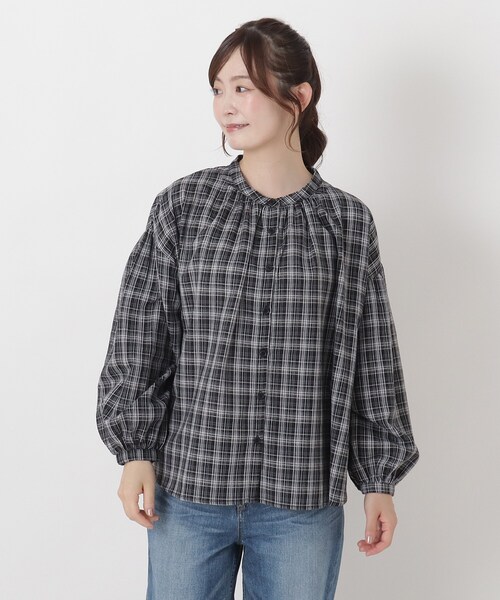 one'sterrace(ワンズテラス)の「リサイクルチェックギャザーシャツ(シャツ/ブラウス・レディース・レッド系9/アイボリー系8/ブラック系8・02)」の2枚目の写真
