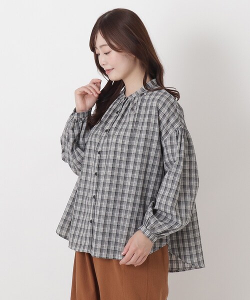 one'sterrace(ワンズテラス)の「リサイクルチェックギャザーシャツ(シャツ/ブラウス・レディース・レッド系9/アイボリー系8/ブラック系8・02)」の1枚目の写真