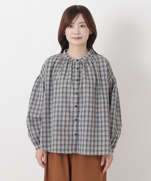 one'sterrace(ワンズテラス)の「リサイクルチェックギャザーシャツ(シャツ/ブラウス・レディース・レッド系9/アイボリー系8/ブラック系8・02)」の4枚目の写真