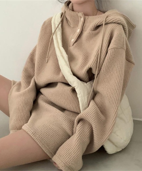 Aelina(エリナ)の「フード付きリラックストップス&ショートパンツセットアップ(セットアップ・レディース・ベージュ/グレー・FREE)」の19枚目の写真