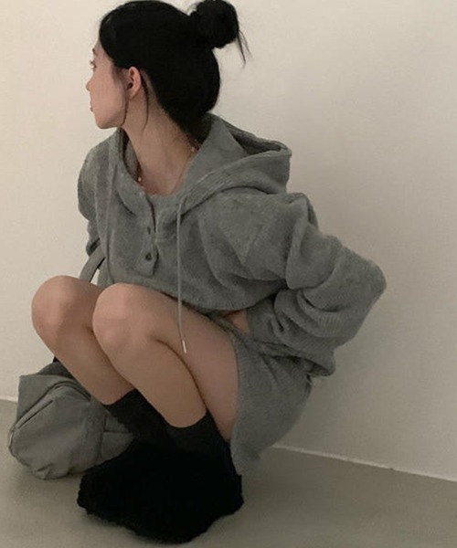 Aelina(エリナ)の「フード付きリラックストップス&ショートパンツセットアップ(セットアップ・レディース・ベージュ/グレー・FREE)」の4枚目の写真