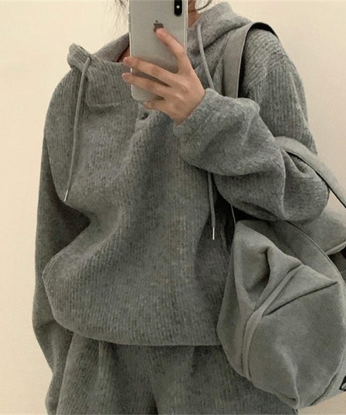 Aelina(エリナ)の「フード付きリラックストップス&ショートパンツセットアップ(セットアップ・レディース・ベージュ/グレー・FREE)」の5枚目の写真