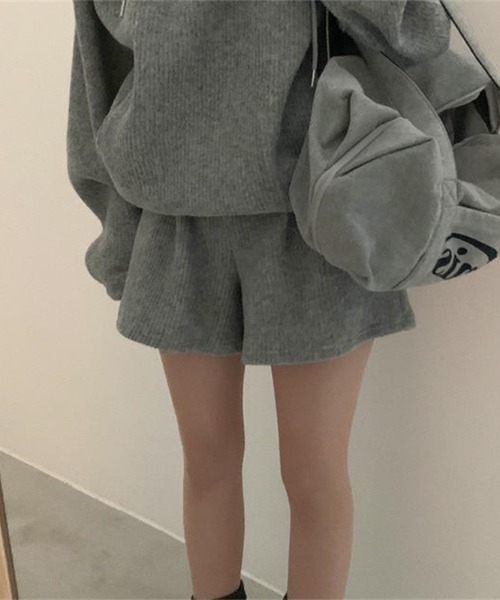 Aelina(エリナ)の「フード付きリラックストップス&ショートパンツセットアップ(セットアップ・レディース・ベージュ/グレー・FREE)」の10枚目の写真